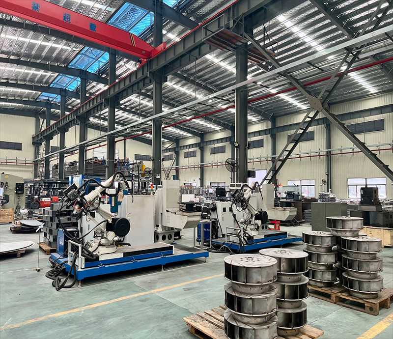 自動(dòng)化機(jī)器人焊接車(chē)間